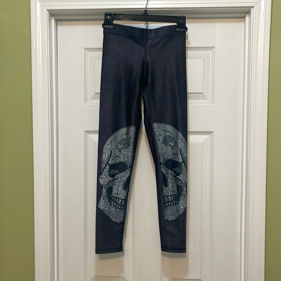 Zara Terez Pants - Zara Terez - black ZT performance leggings - skull imprint - size XS